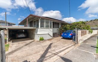 1 Bed 1 Bath IN LOWER PALOLO 31 SOLAR PANELS AVAILABLE NOW!