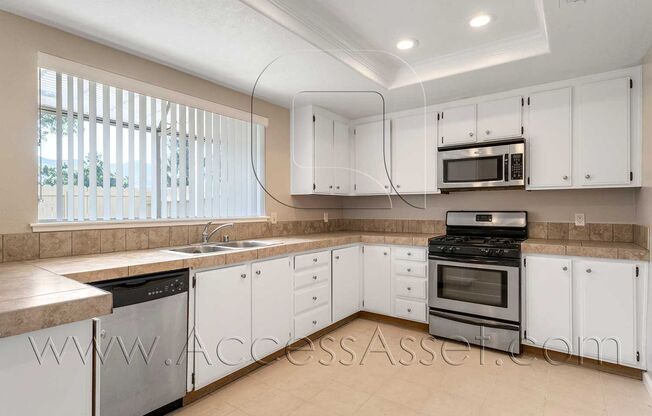 2 beds, 1.5 baths, $2,400