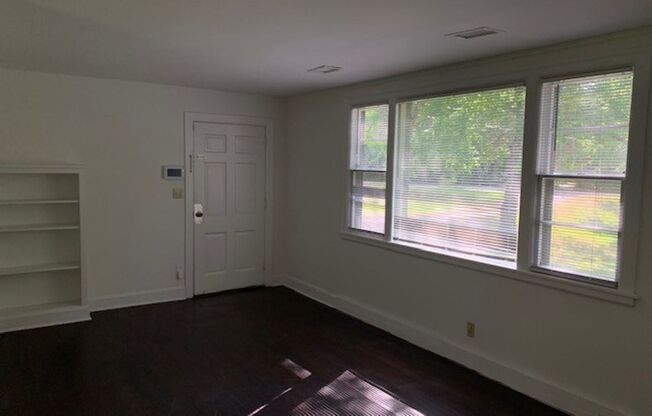 Charming 2 Bedroom Cottage in Green hills