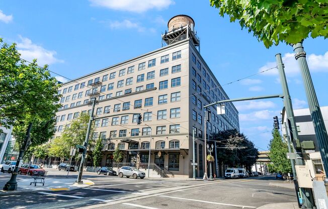 Marshall Wells - North facing Pearl District Loft w/parking/storage/ac