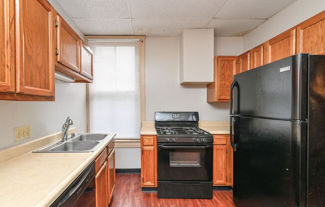 2 beds, 1 bath, $1,495, Unit 32 2