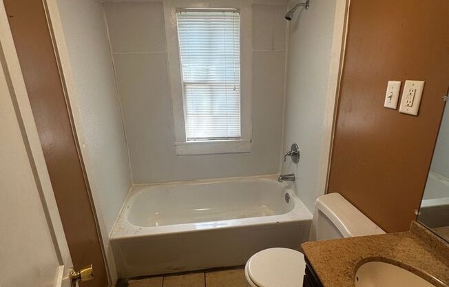 1 bed, 1 bath, $475