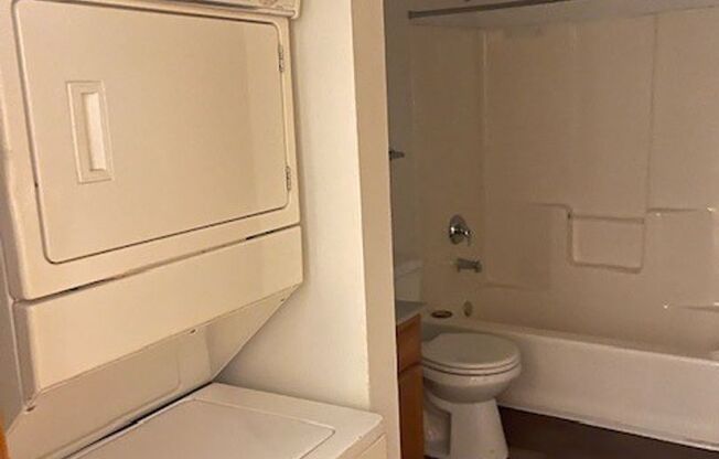 1 bed, 1 bath, 653 sqft, $1,050, Unit 120