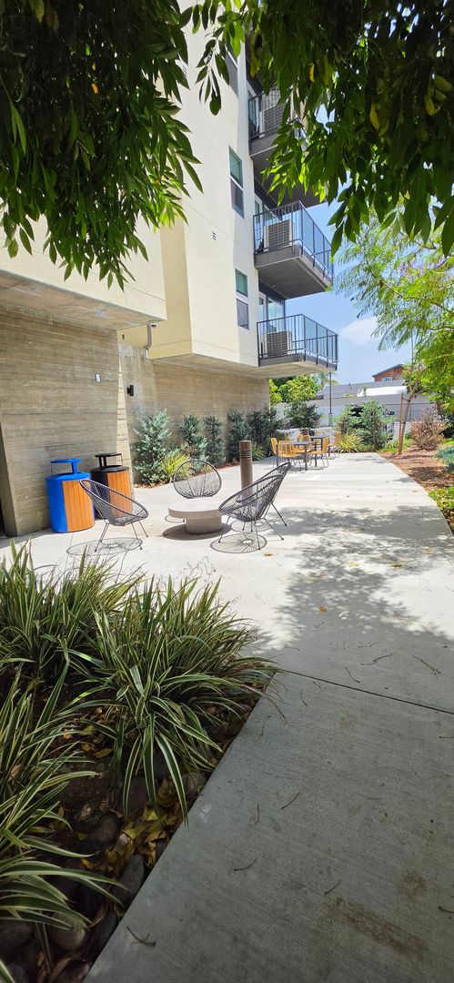 Studio, 1 bath, 443 sqft, $2,100, Unit 208