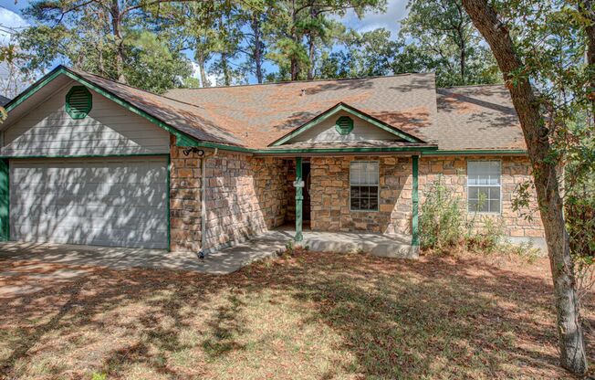 Charming Single-Story Home in Tahitian Village, Bastrop