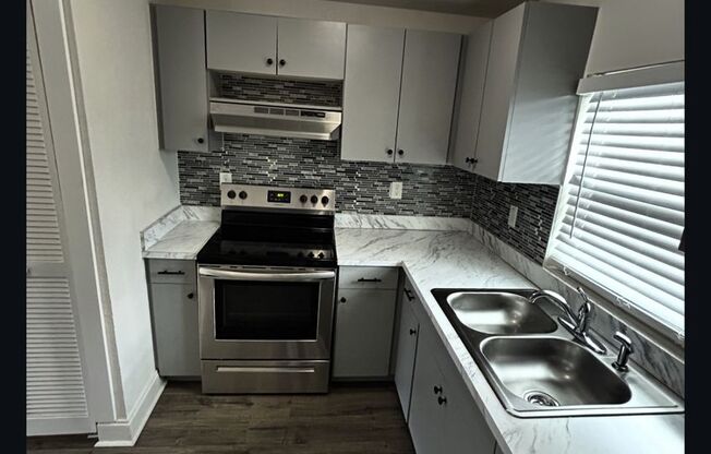 2 Bedroom, 1 Bathroom Home!