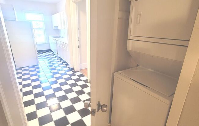 3 beds, 1 bath, $1,995, Unit 4