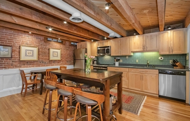 28 SEAVERNS AVE