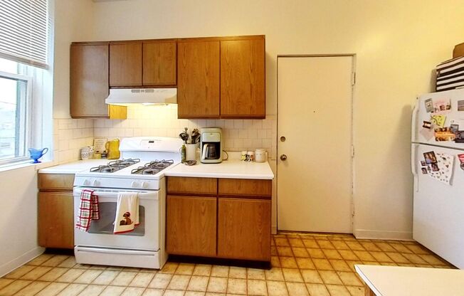 1 bed, 1 bath, 925 sqft, $2,100, Unit 1339 2B