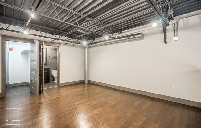 2 beds, 2 baths, $1,834, Unit 727 N. 4th St. Apt. 103