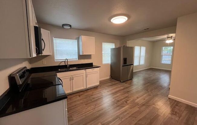 3 Bedroom 1.5 Bath convenient to all that Waco has to offer!