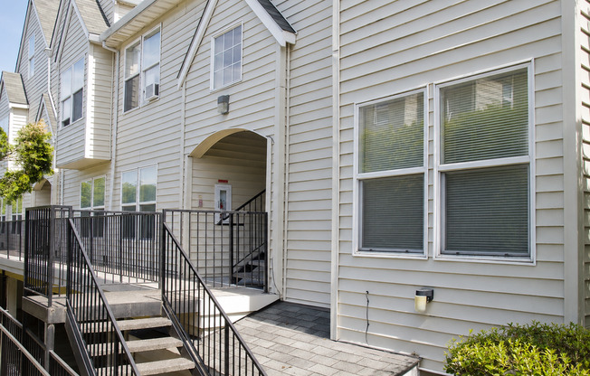 Hoodview Apartments
