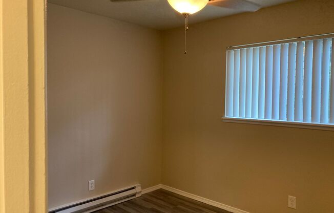 2 beds, 1 bath, $1,395, Unit 03