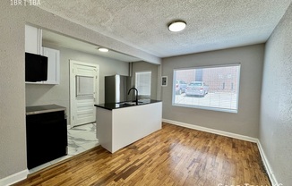 1112 W 45 ST