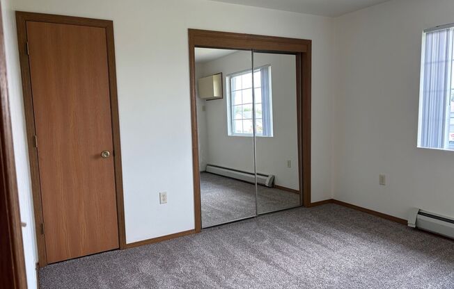 2 beds, 1 bath, $1,225, Unit 2409-10