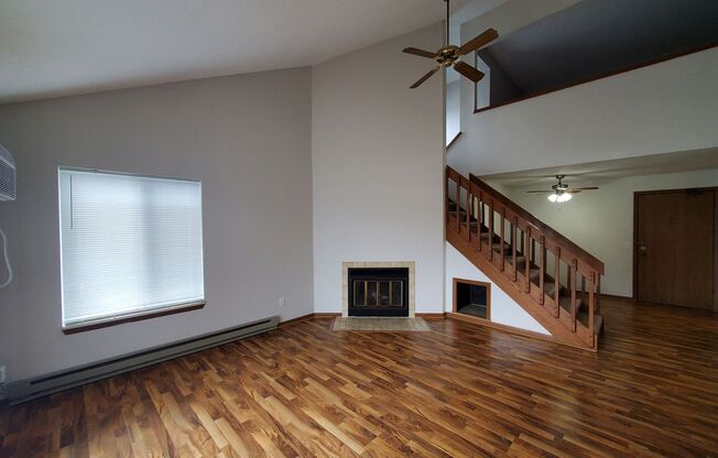 2 beds, 1.5 baths, 950 sqft, $1,434, Unit 5811-2A