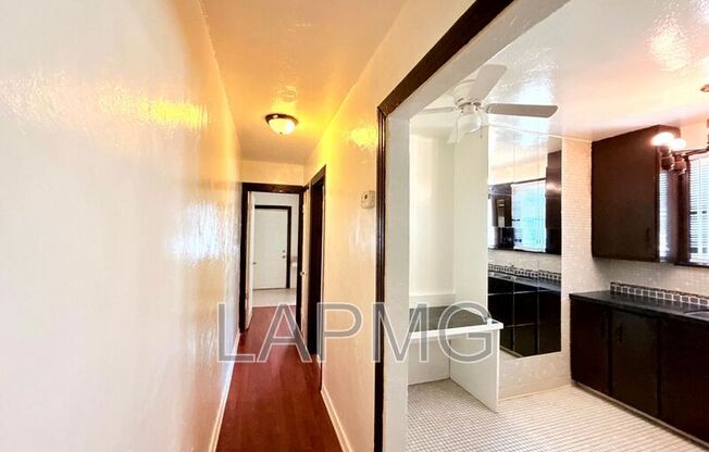 2417 S BURNSIDE AVE
