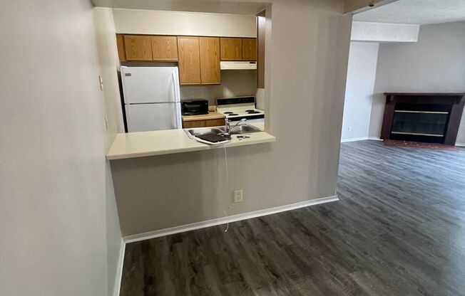 1 bed, 1 bath, 750 sqft, $900, Unit #11