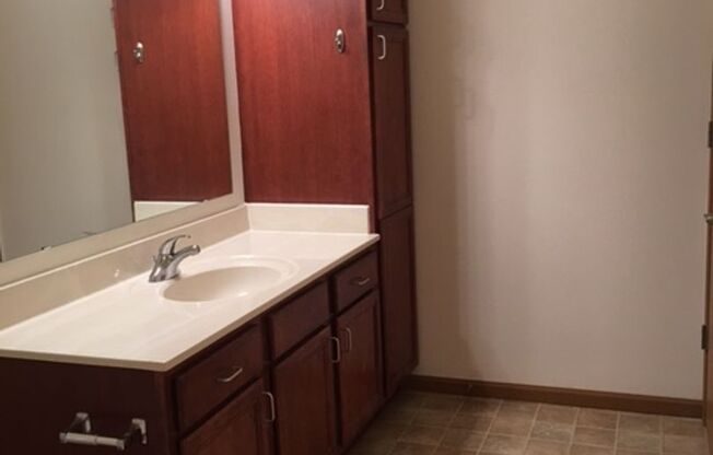 1 bed, 2 baths, $1,600, Unit 871-207