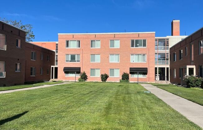 2 beds, 1 bath, $1,095, Unit 21