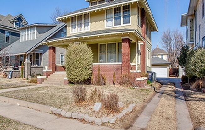 1214 W MAINE