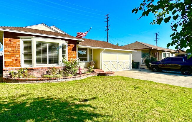 3 Bedroom 2 Bathroom Lakewood House with Private Backyard down the street from Lakewood High School