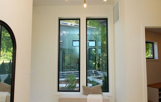 Stunning Brand New Contemporary Bridlemile Home - 4 Bed/4.5 Bath