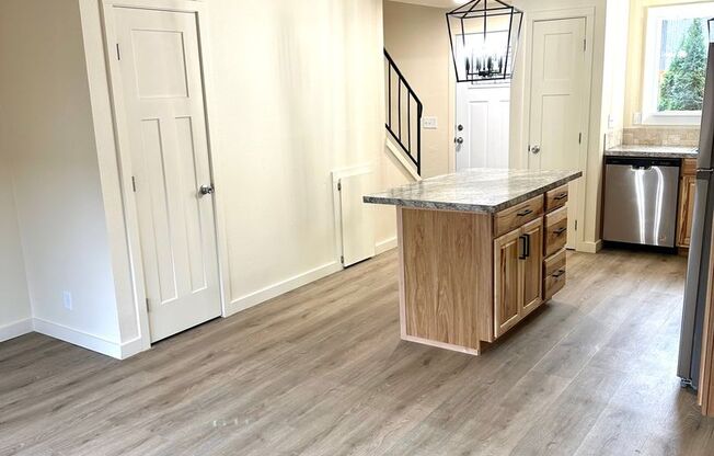 2 beds, 1.5 baths, 800 sqft, $1,499, Unit 1683C