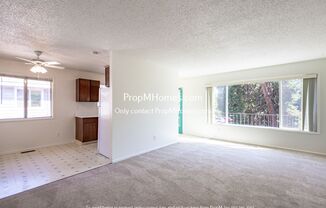 Cozy Beaverton Two Bedroom Apartment in a Four-Plex!