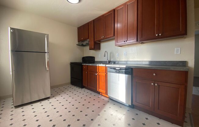 2 beds, 1 bath, 700 sqft, $1,995