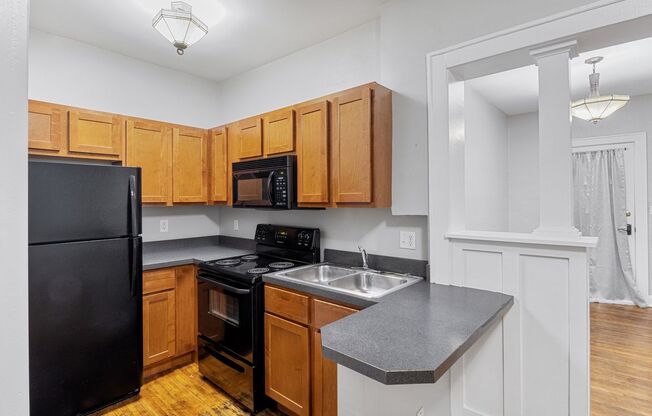 Studio, 1 bath, 400 sqft, $750, Unit 17
