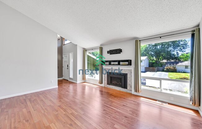 3 Beds 2 Baths Single-family Home is available for Rent!