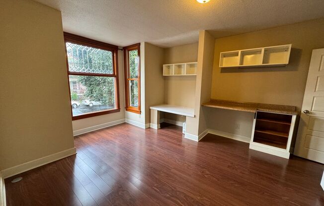 2154 NW Everett Street Unit A ~ Bright & Cozy Unit!