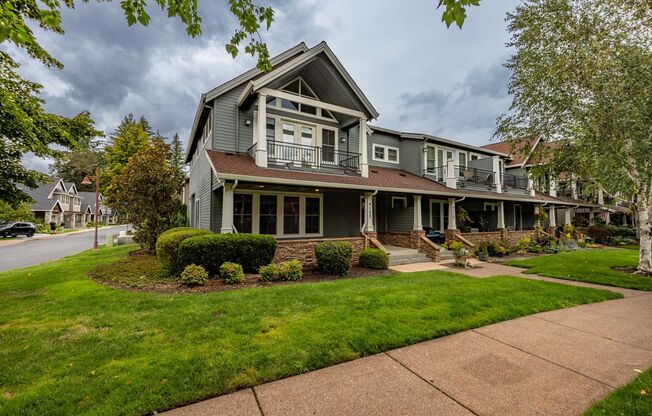 2 Creeks Condominiums - Gated Community on Camas Meadows Golf Course