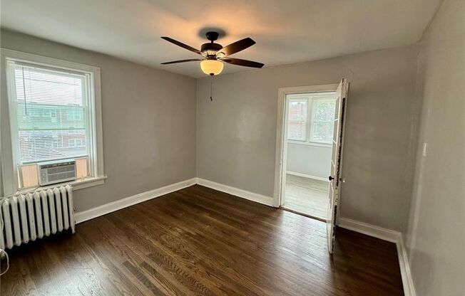 2 beds, 1 bath, 888 sqft, $1,000, Unit Lindenwood Avenue, Unit #A
