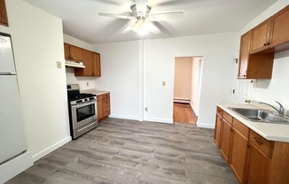 1 bed, 1 bath, 700 sqft, $1,900, Unit 1R