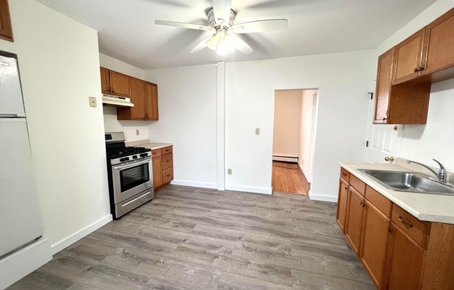 1 bed, 1 bath, 700 sqft, $1,900, Unit 1R