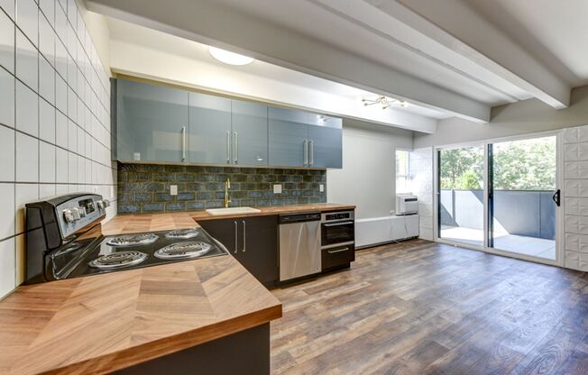 2 beds, 2 baths, 925 sqft, $2,100, Unit 601