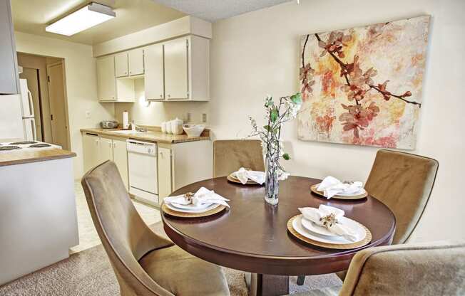Welcome to Lakeside Apartment Homes