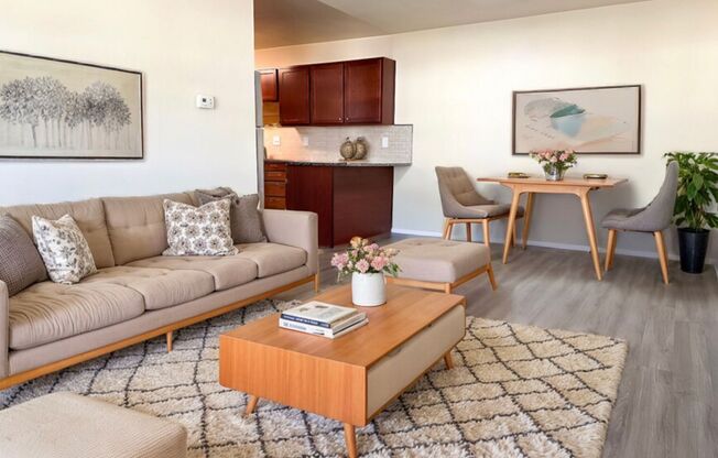 2 beds, 1 bath, 800 sqft, $1,599, Unit 812-21-202E