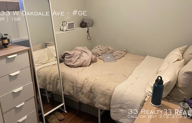 733 W OAKDALE AVE