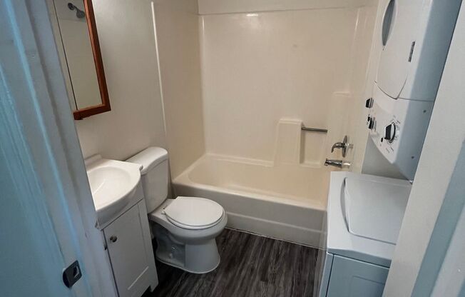 2 beds, 1.5 baths, $1,395, Unit # 31