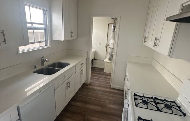 1 bed, 1 bath, $2,195, Unit 12