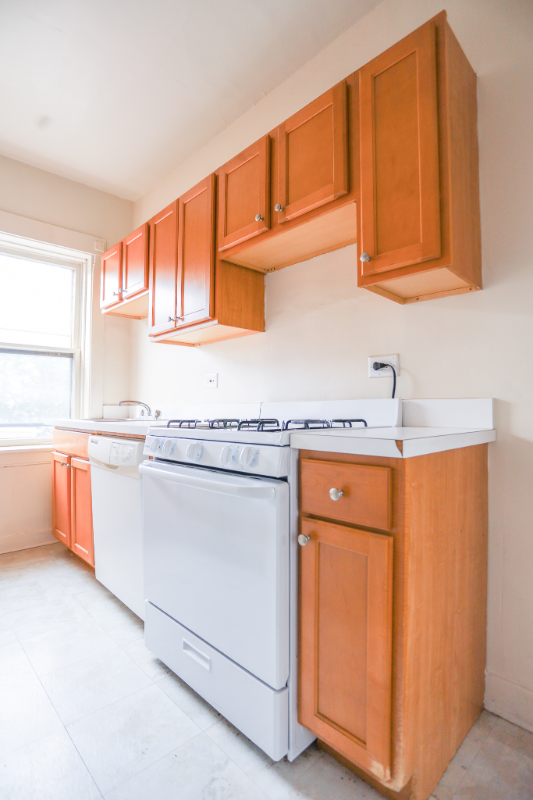 1535 West Cornelia Ave.
