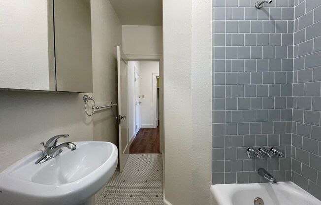 1 bed, 1 bath, 777 sqft, $1,895, Unit 106