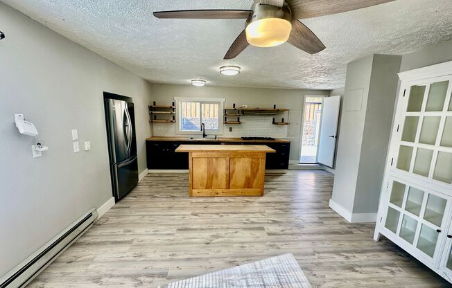 ***Move-In Special***Cozy Lakeside Retreat | Long Lake Views