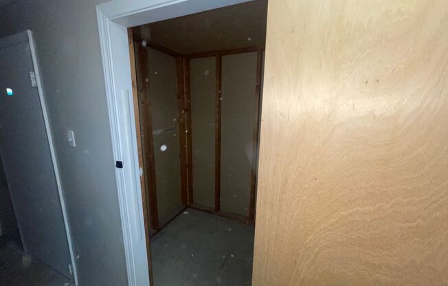 2 beds, 1 bath, 760 sqft, $1,100, Unit 31