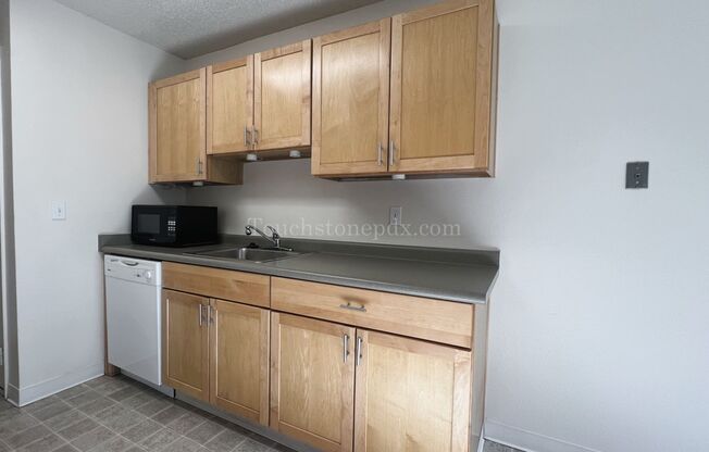 Charming 1-Bedroom Apartment in the Heart of Sellwood