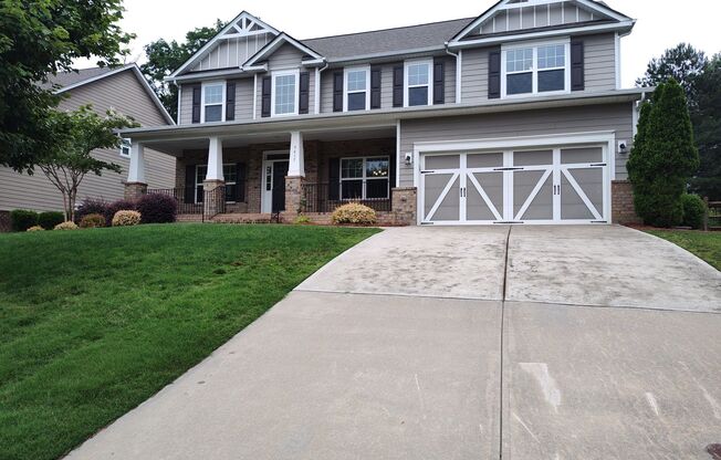 Gorgeous 5 beds, 2.5 bath home located in the Whispering Pines Community!