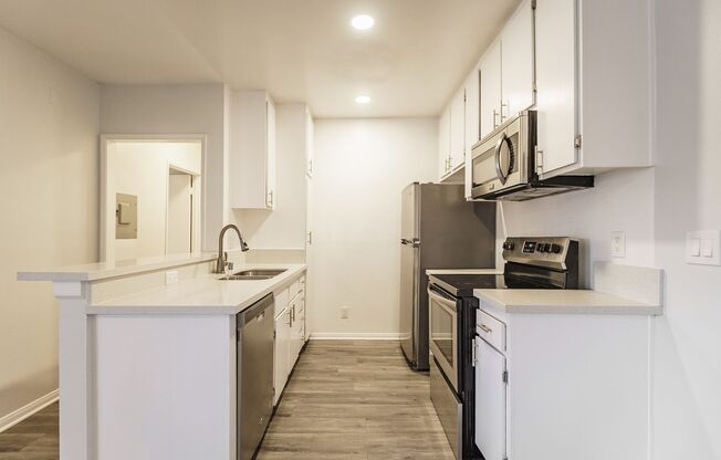1 bed, 1 bath, 695 sqft, $1,848, Unit 215